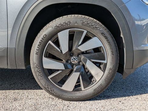 Certified 2024 Volkswagen Atlas Cross Sport SE image 11