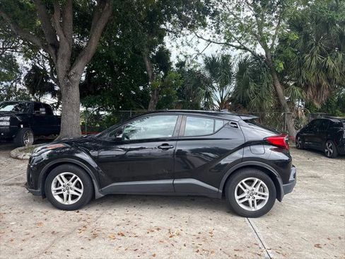 Used 2021 Toyota C-HR LE FWD image 11