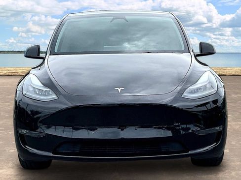 Used 2024 Tesla Model Y Long Range AWD/4WD image 2