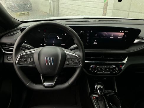 Used 2025 Buick Envista Sport Touring image 13