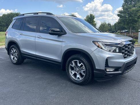 Used 2022 Honda Passport TrailSport image 2