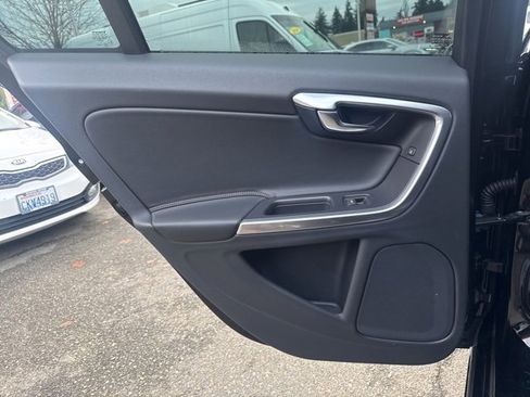 Used 2015 Volvo V60 T5 Cross Country image 17