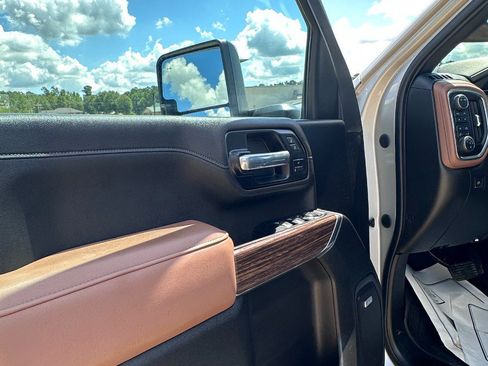 Used 2022 Chevrolet Silverado 3500 High Country AWD/4WD image 6