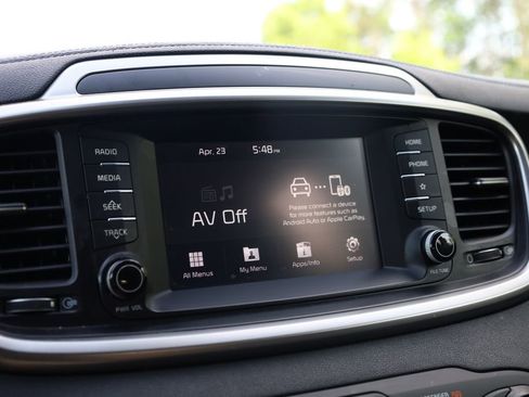 Used 2019 Kia Sorento L FWD image 13