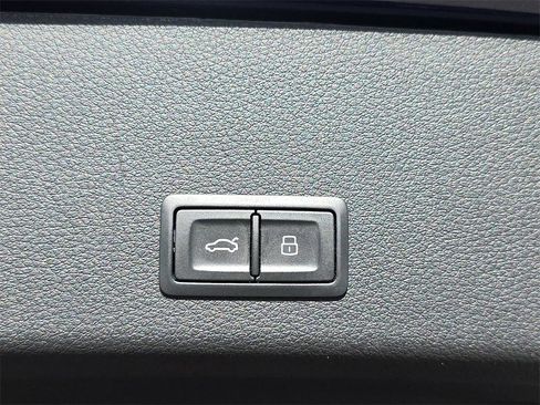 Certified 2022 Audi e-tron Chronos image 13