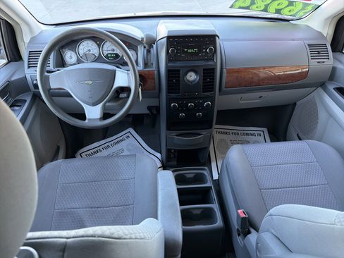 Used 2008 Chrysler Town & Country LX image 11