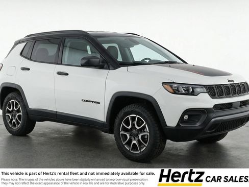 Used 2025 Jeep Compass Trailhawk image 1