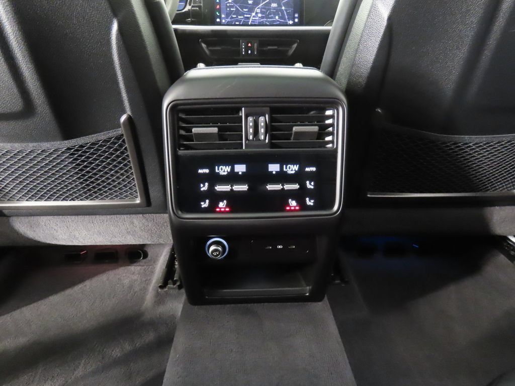 Certified 2025 Porsche Cayenne Coupe AWD/4WD image 33