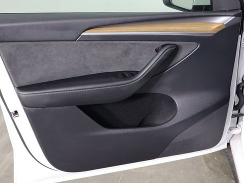 Used 2023 Tesla Model Y 2WD image 17