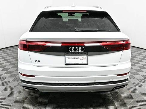 Used 2025 Audi Q8 Premium image 24