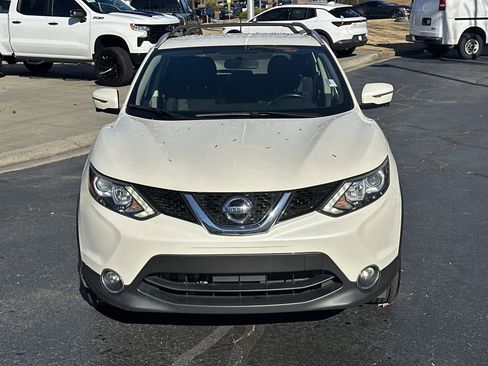 Used 2017 Nissan Rogue Sport SV w/ SV Premium Package image 2