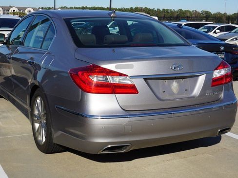 Used 2012 Hyundai Genesis 4.6 image 4