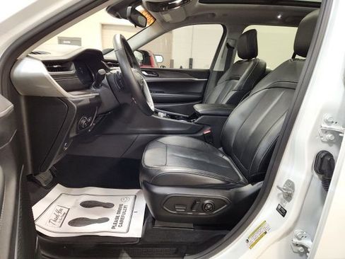 Used 2022 Jeep Grand Cherokee Limited AWD/4WD image 11