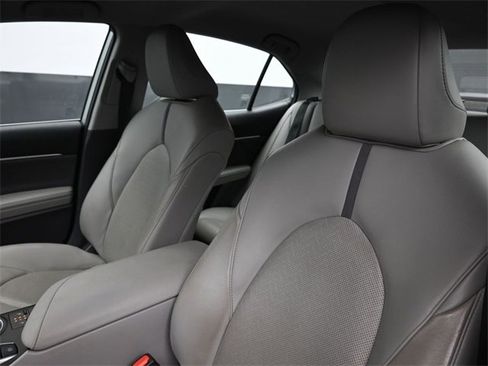 Used 2023 Toyota Camry XLE image 18