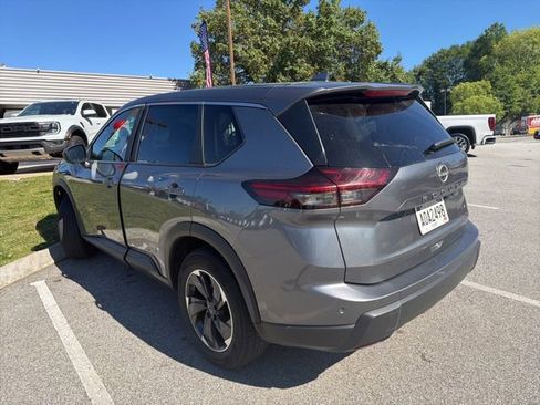 Used 2024 Nissan Rogue SV FWD image 16