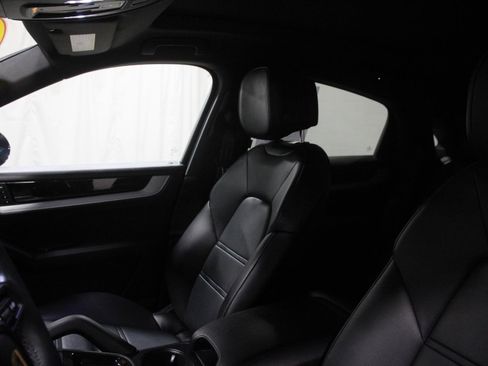 Used 2024 Porsche Cayenne Coupe AWD/4WD image 30