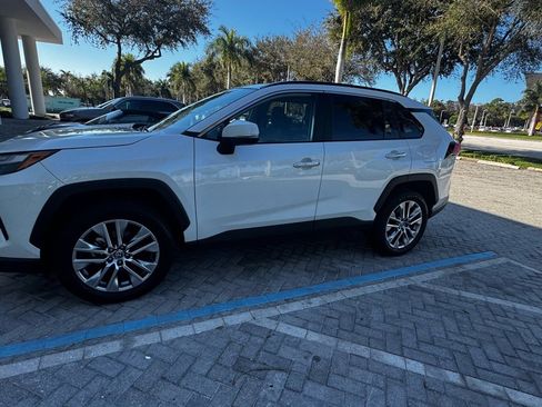 Used 2022 Toyota RAV4 Limited image 12