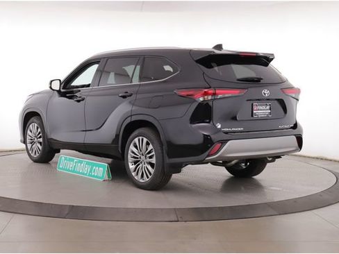 Used 2026 Toyota Highlander Platinum AWD/4WD image 8