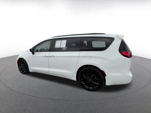 Used 2025 Chrysler Pacifica Limited FWD image 10