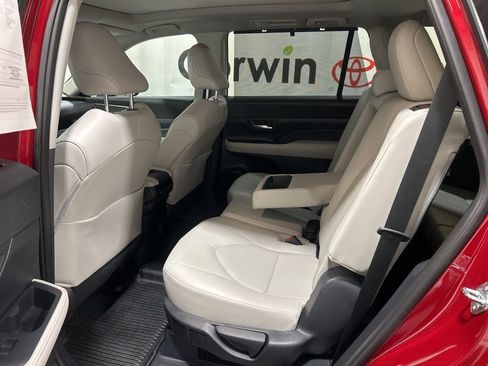 Used 2025 Toyota Grand Highlander AWD Hybrid image 24