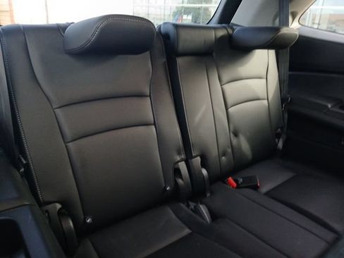 Used 2020 Honda Pilot Touring image 11