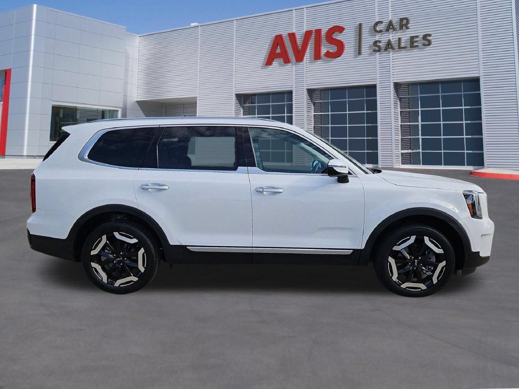 Used 2025 Kia Telluride S FWD image 5