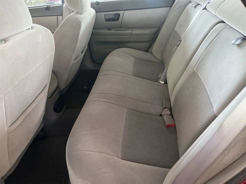 Used 2004 Ford Taurus SES FWD image 4