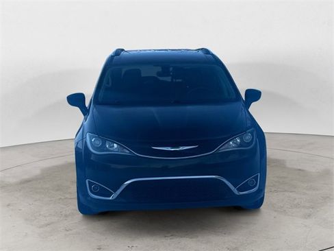 Used 2018 Chrysler Pacifica Touring-L image 8