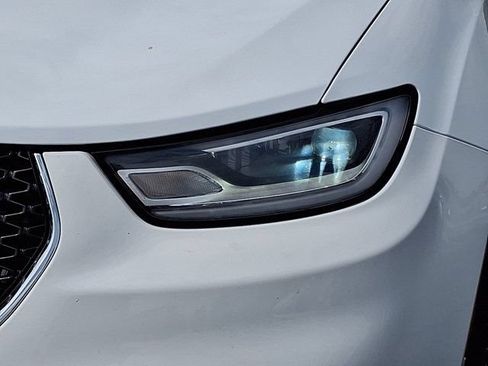 Certified 2023 Chrysler Pacifica Touring-L FWD image 12