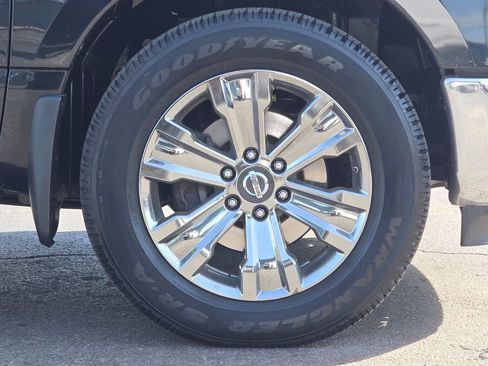 Used 2018 Nissan Titan SV w/ SV Convenience Package AWD/4WD image 7