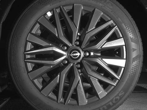 Used 2025 Nissan Altima 2.5 SV FWD image 14