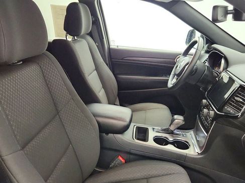 Used 2019 Jeep Grand Cherokee Laredo RWD image 22