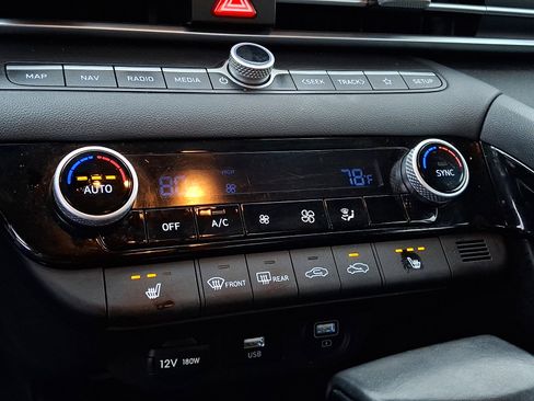 Used 2023 Hyundai Elantra SEL w/ Convenience Package image 18