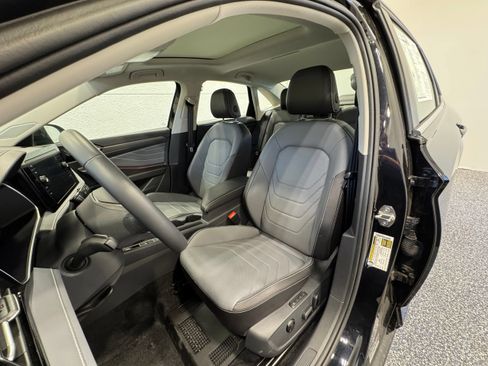 Used 2026 Volkswagen Jetta SEL FWD image 24