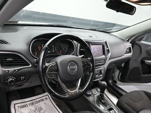Used 2020 Jeep Cherokee Latitude w/ Cold Weather Group AWD/4WD image 13