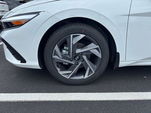 Certified 2025 Hyundai Elantra Sport FWD image 27