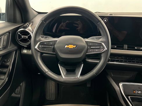 Used 2025 Chevrolet Equinox LT w/ Convenience Package II AWD/4WD image 12