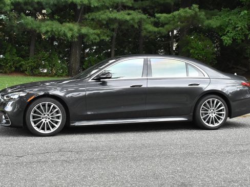 Used 2022 Mercedes-Benz S 580 4MATIC Sedan image 3
