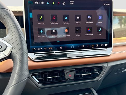 New 2026 Volkswagen Tiguan SEL R-Line AWD/4WD image 28