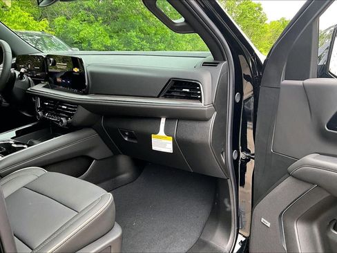 New 2026 Chevrolet Suburban Premier w/ Sun And Tow Package AWD/4WD image 24