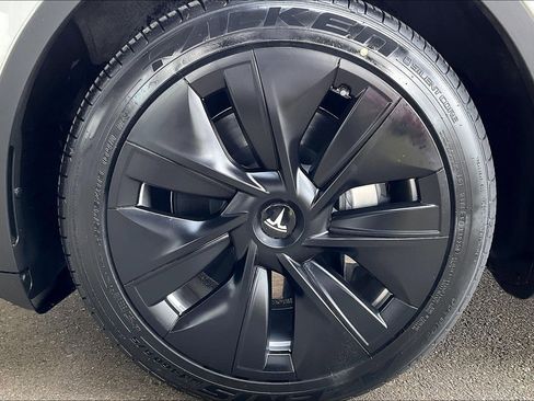 Used 2023 Tesla Model Y Long Range image 23