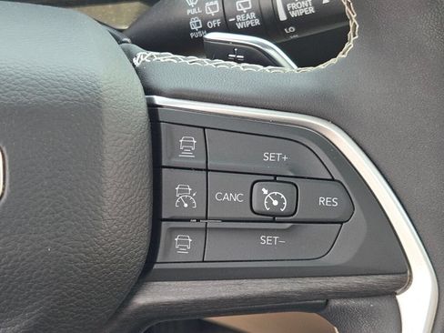 Used 2024 Jeep Grand Cherokee Limited w/ Luxury Tech Group II AWD/4WD image 37