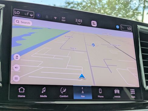Used 2023 Chrysler Pacifica Limited w/ Uconnect Theater Family Group FWD image 26