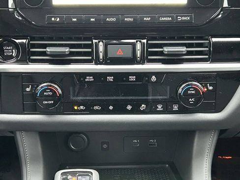 New 2025 Nissan Pathfinder SL image 14