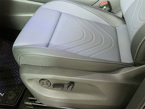 New 2026 Volkswagen Tiguan SE R-Line image 9