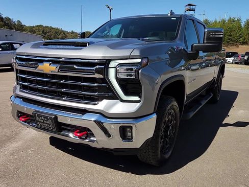 Used 2024 Chevrolet Silverado 2500 LTZ w/ LTZ Convenience Package image 2