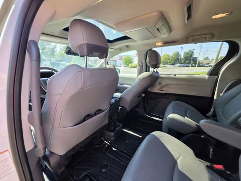 Used 2023 Toyota Sienna Limited AWD/4WD image 17
