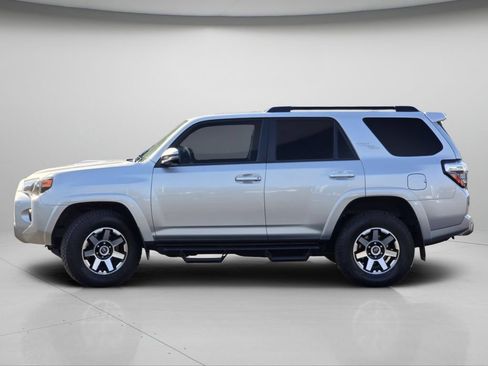 Used 2022 Toyota 4Runner TRD Off-Road Premium AWD/4WD image 21
