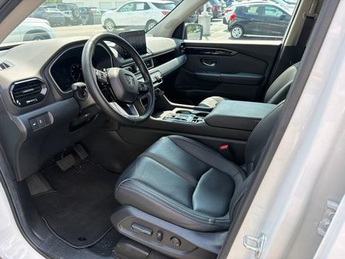 Used 2025 Honda Pilot Touring image 9