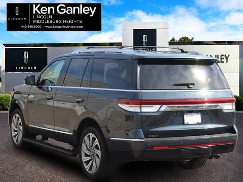 Used 2022 Lincoln Navigator Reserve AWD/4WD image 5